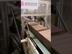 الدقة في الحركة: آلة قطع الطوب المزامنة في العمل